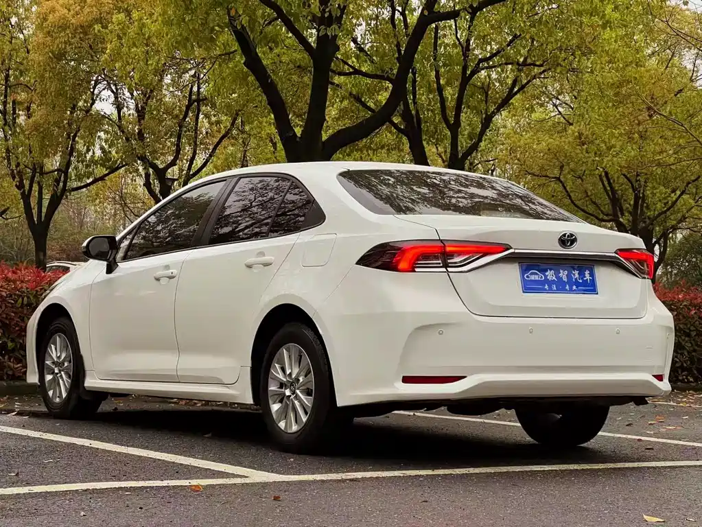 Toyota Corolla 2023 — фото 7