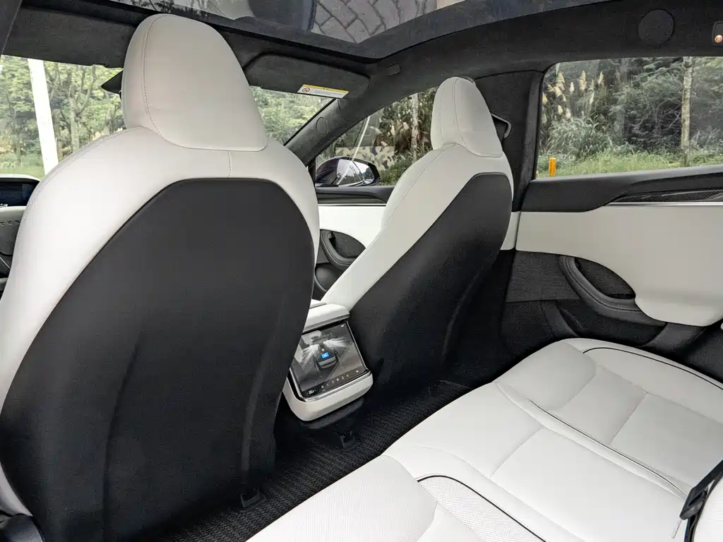 Tesla Model S 2023 — фото 13