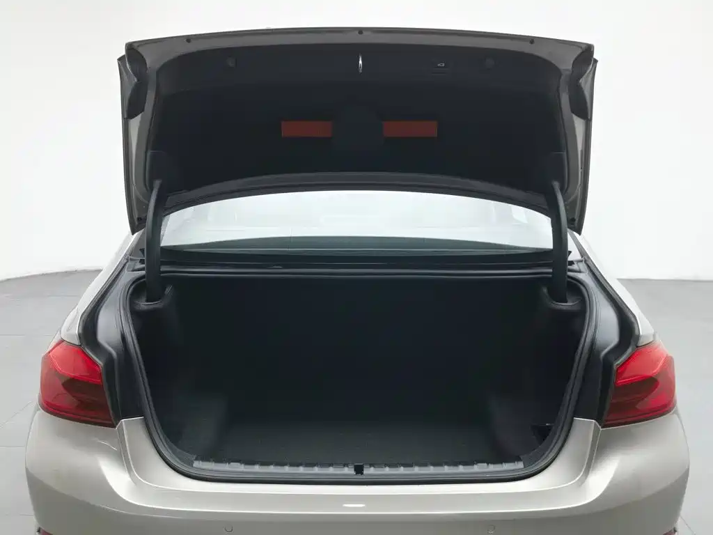 BMW 5 Series 2020 — фото 16