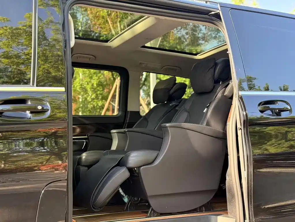 Mercedes-Benz V-Class 2020 — фото 13