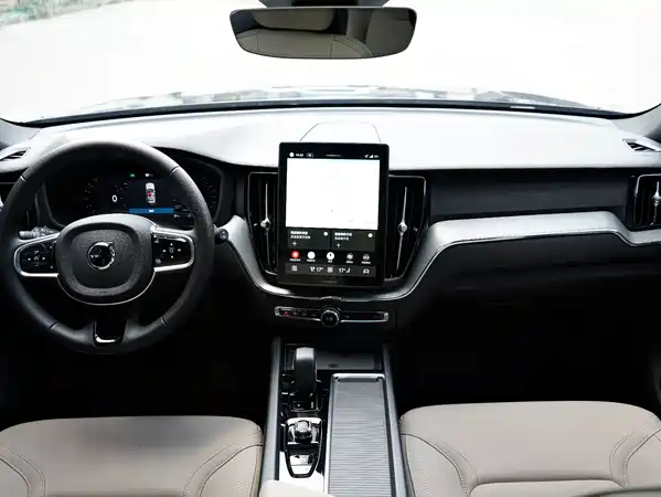 Volvo XC60 2025