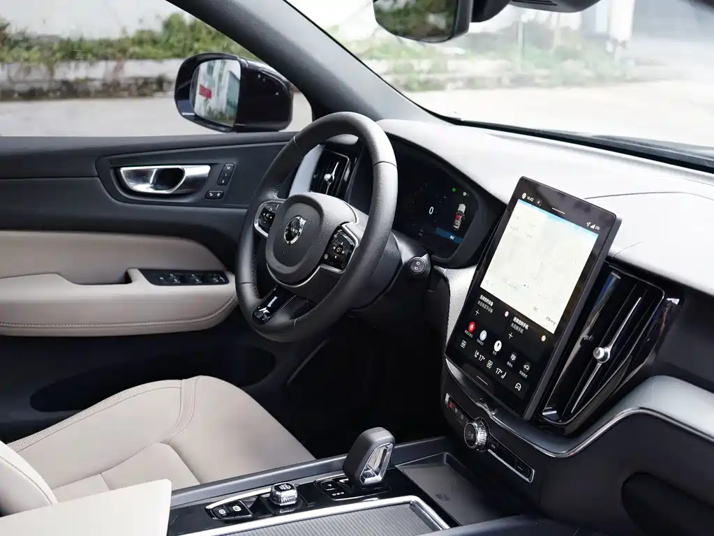 Volvo XC60 2025 — фото 14