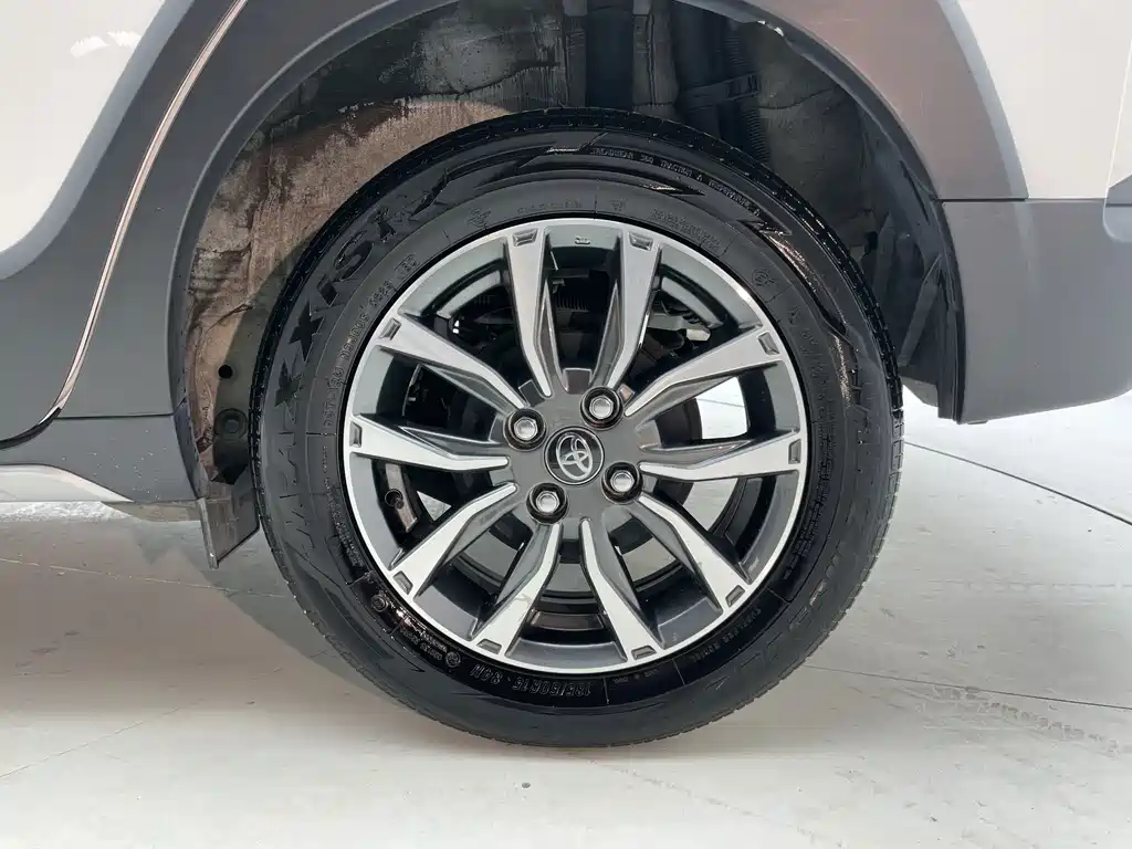 Toyota Yaris L 2023 — фото 20