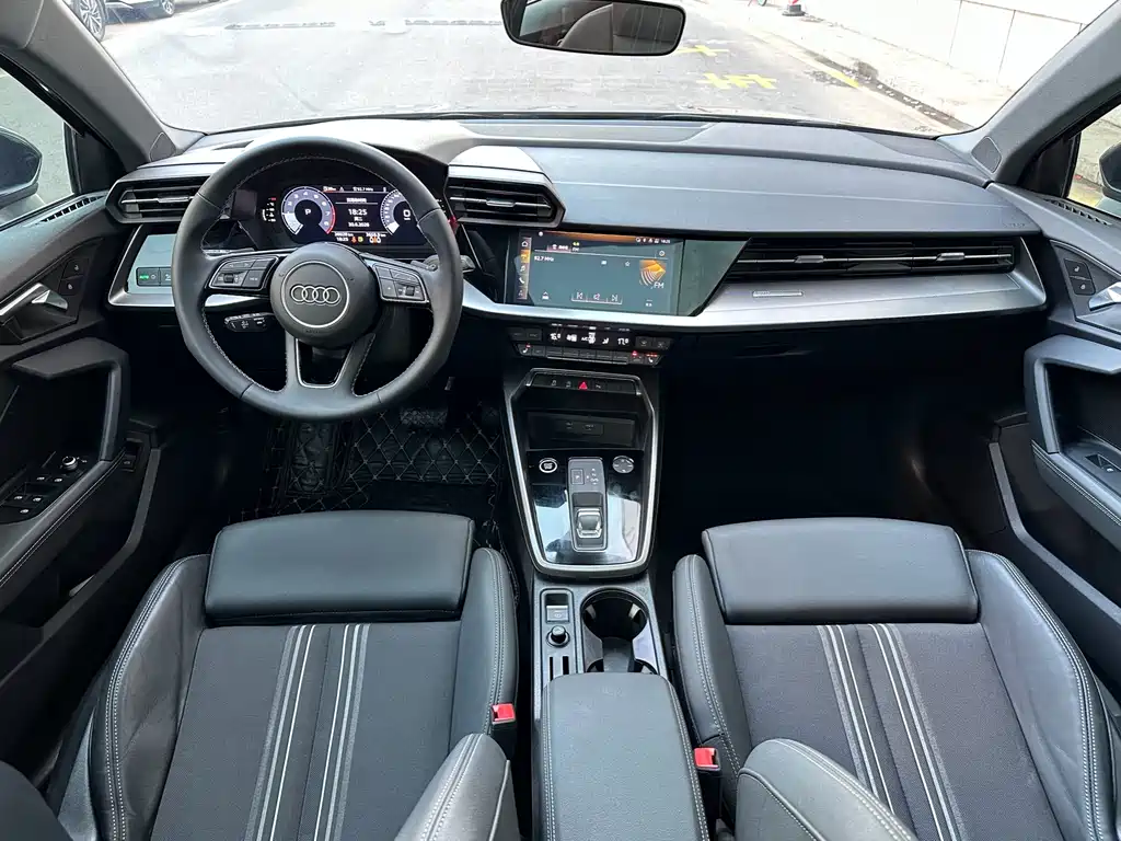 Audi A3 2023 — фото 15
