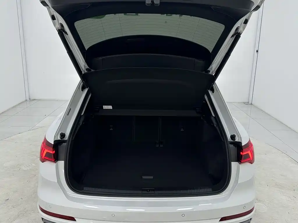 Audi Q3 2023 — фото 16
