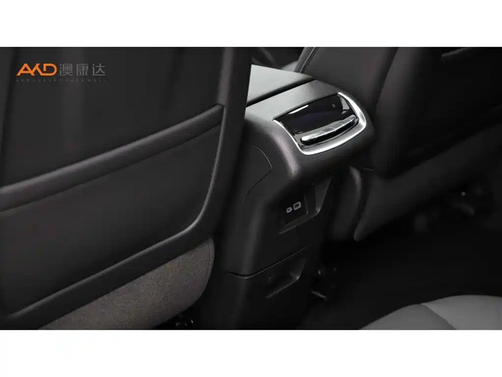 Cadillac XT6 2022 — фото 10
