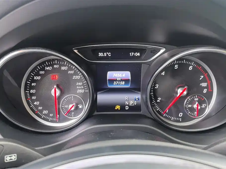 Mercedes-Benz GLA 2018 — фото 14