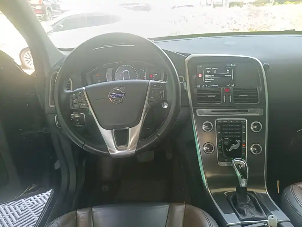 Volvo XC60 2015 — фото 10