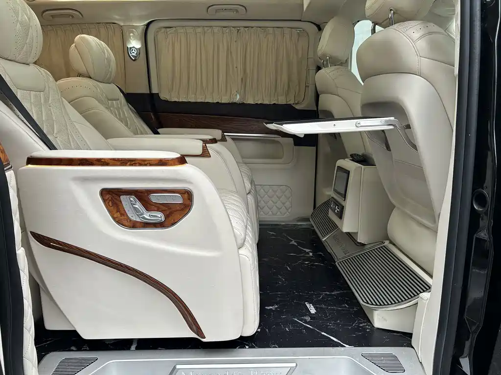 Mercedes-Benz V-Class 2021 — фото 14
