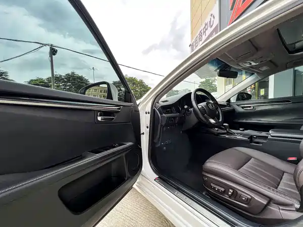 Lexus ES 2017