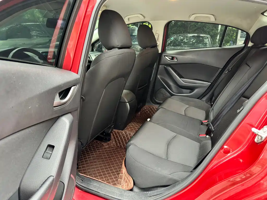Mazda 3 Axela 2017 — фото 10