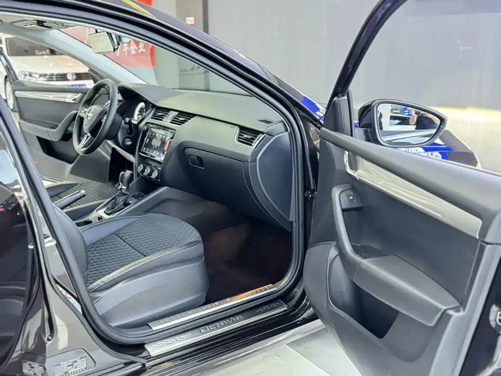 Skoda Octavia 2017 — фото 22