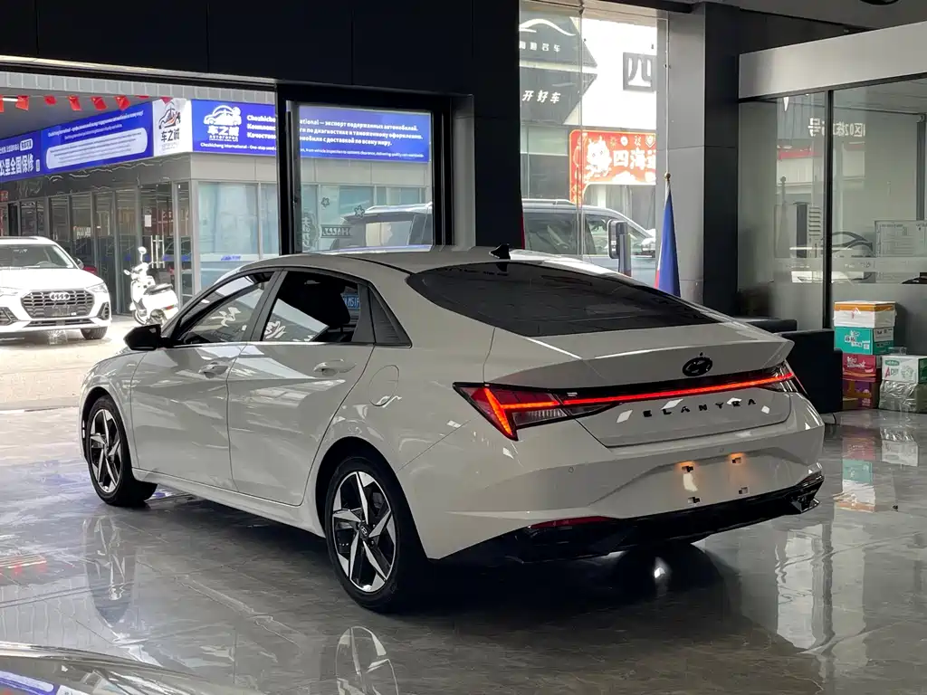 Hyundai Elantra 2023 — фото 14