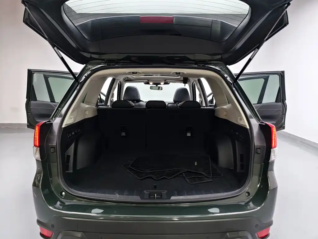 Subaru Forester 2022 — фото 8