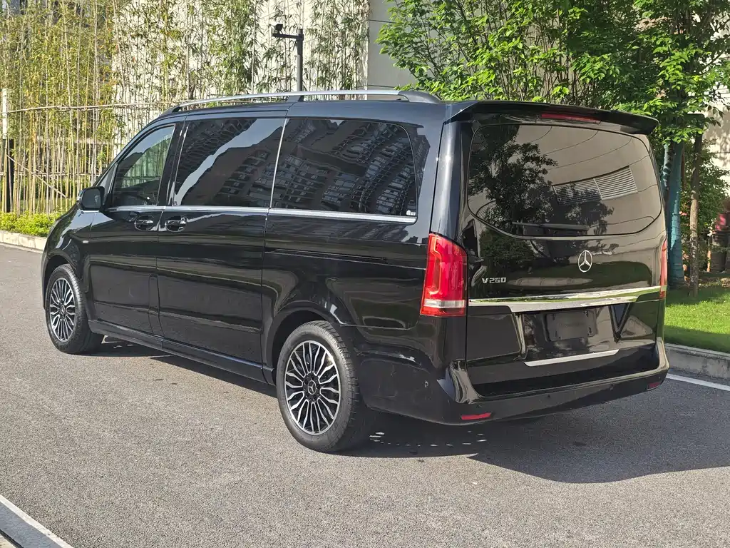 Mercedes-Benz V-Class 2017 — фото 10