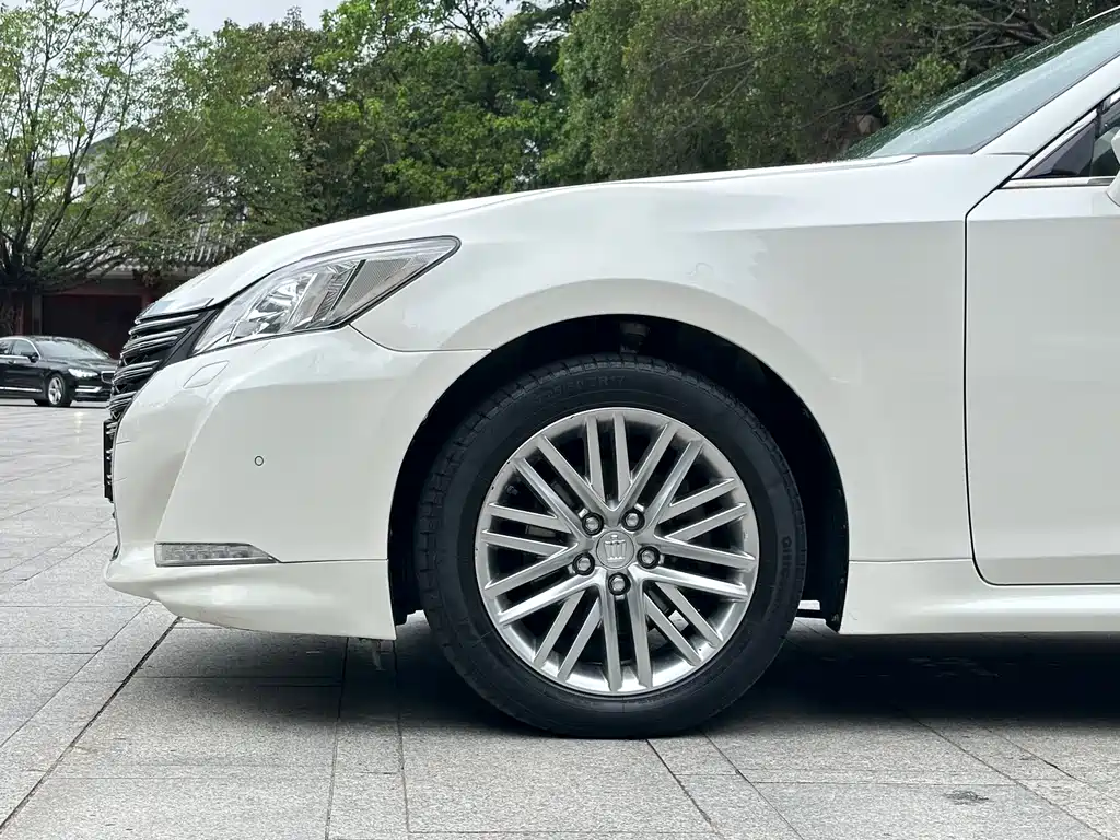 Toyota Crown 2017 — фото 17