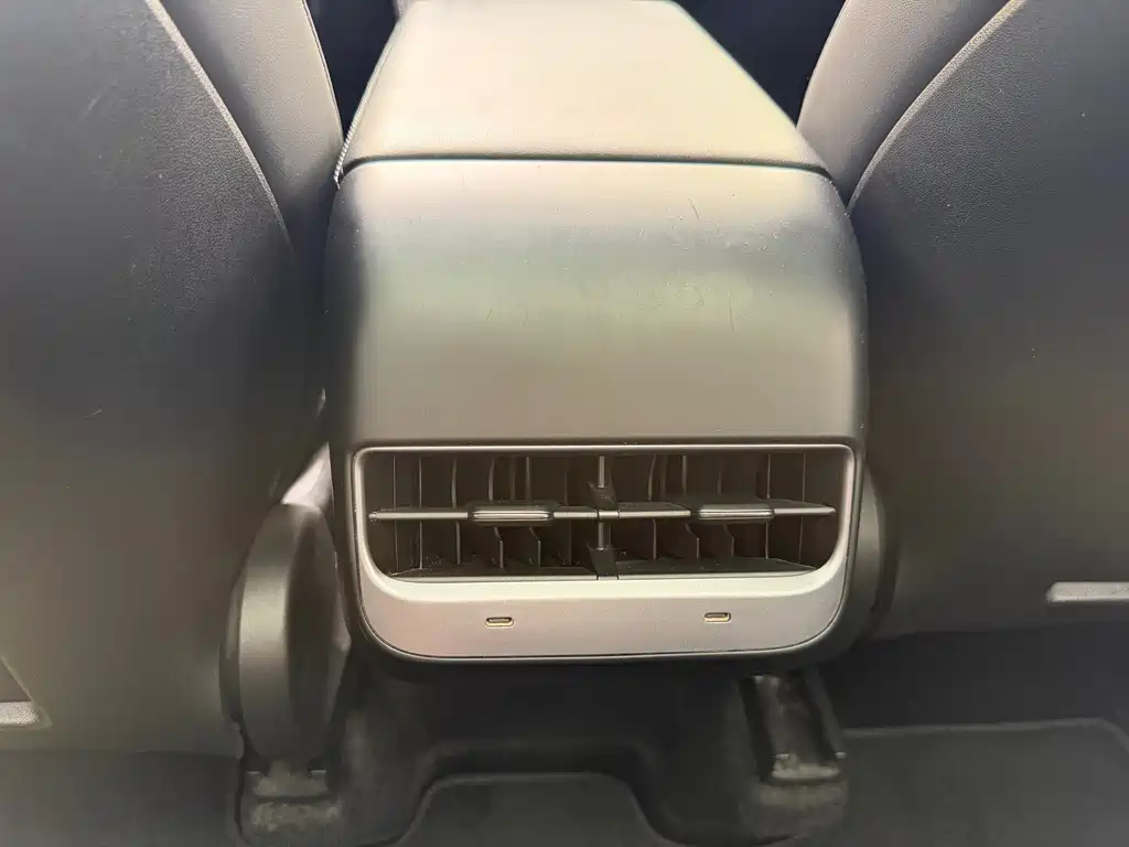 Tesla Model Y 2021 — фото 11