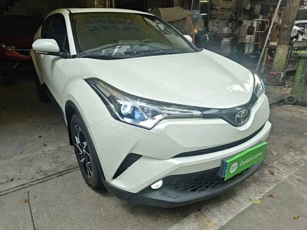 Toyota C-HR 2020 — фото 4