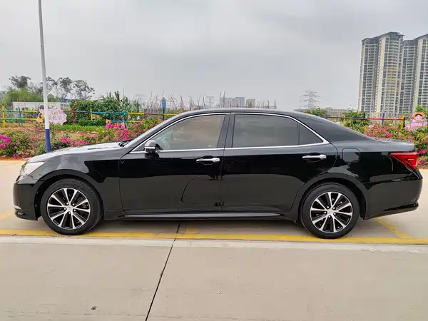 Toyota Crown 2017