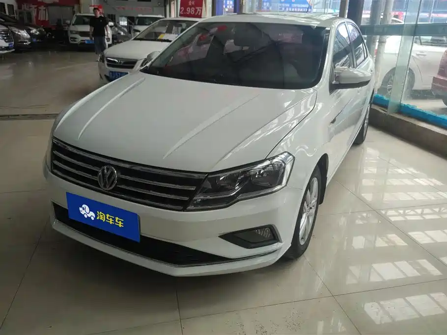 Volkswagen Jetta 2018 — фото 1