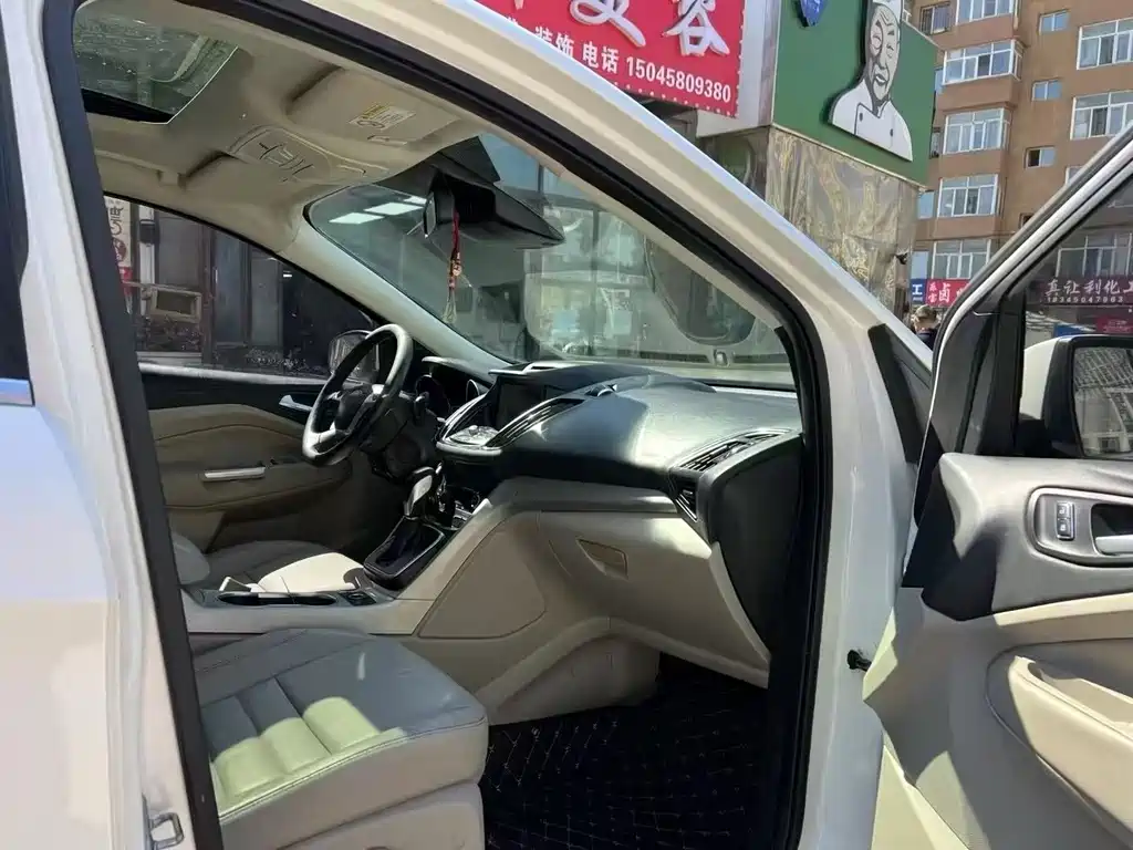 Ford Kuga 2015 — фото 9