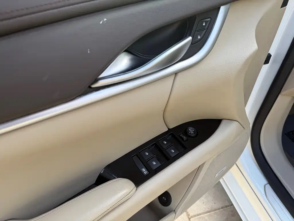 Cadillac XTS 2017 — фото 10