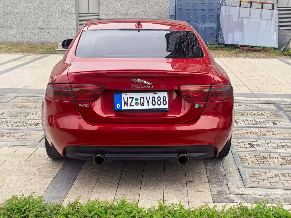 Jaguar XE 2016 — фото 8
