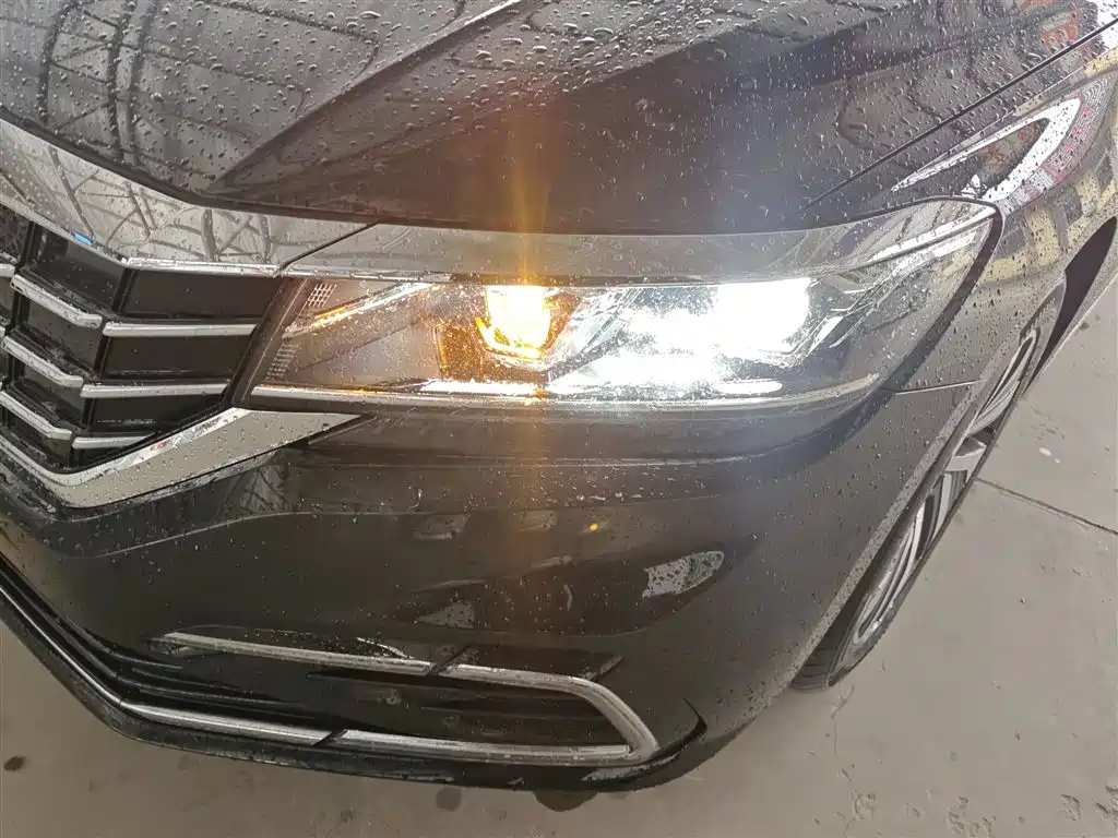 Volkswagen Passat PHEV 2019 — фото 24