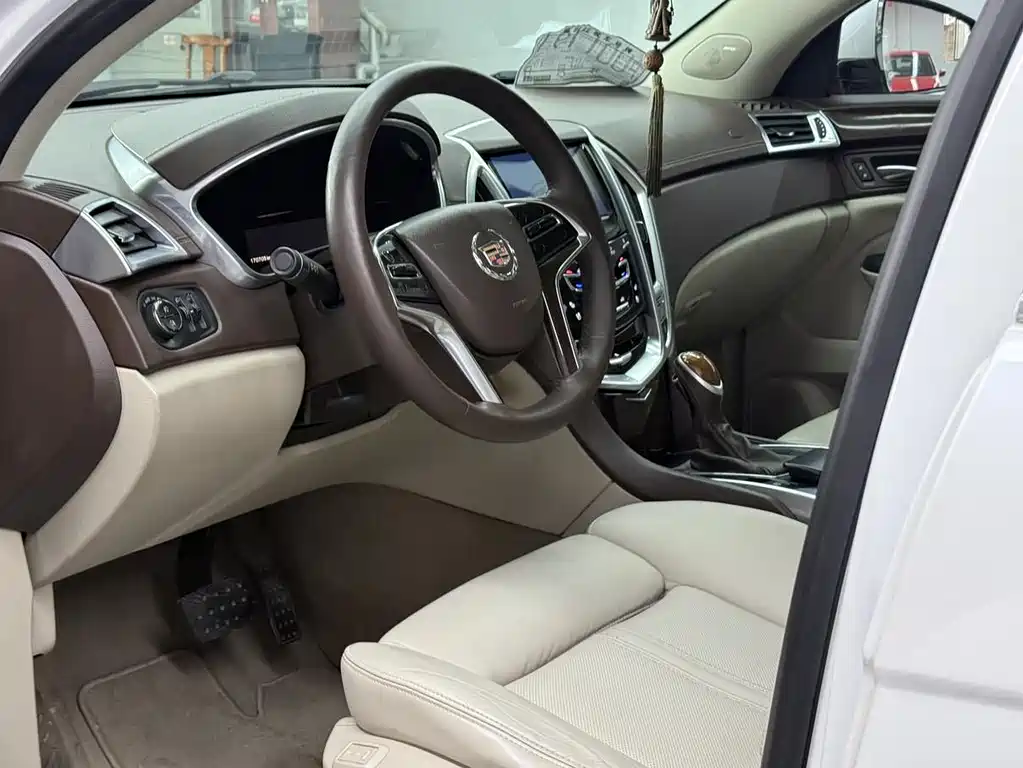 Cadillac SRX 2016 — фото 8