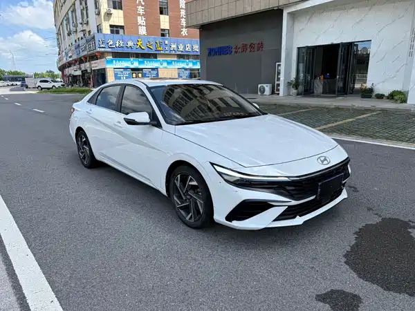 Hyundai Elantra 2023