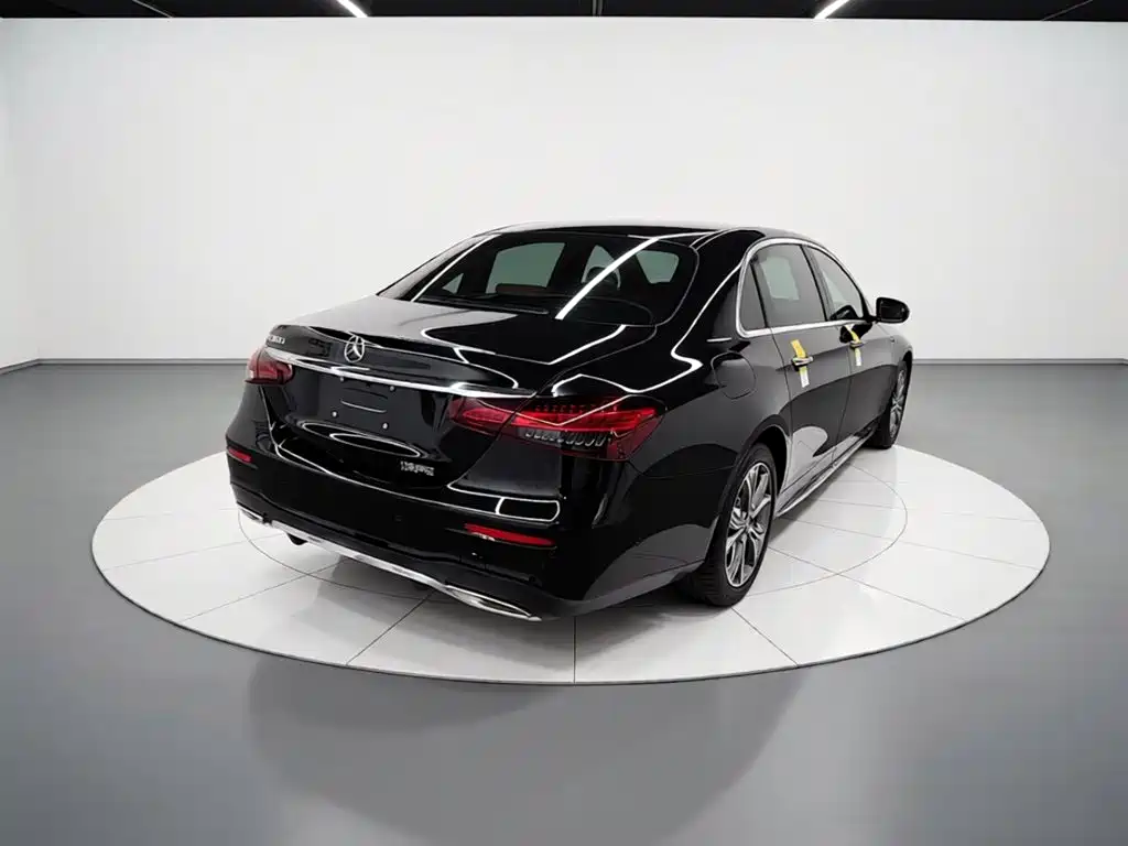 Mercedes-Benz E-Class 2023 — фото 12