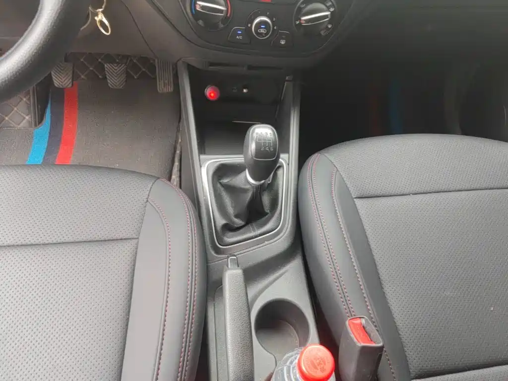 Hyundai Verna 2017 — фото 14