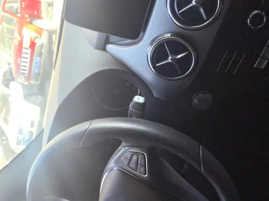 Mercedes-Benz B-Class 2018 — фото 16