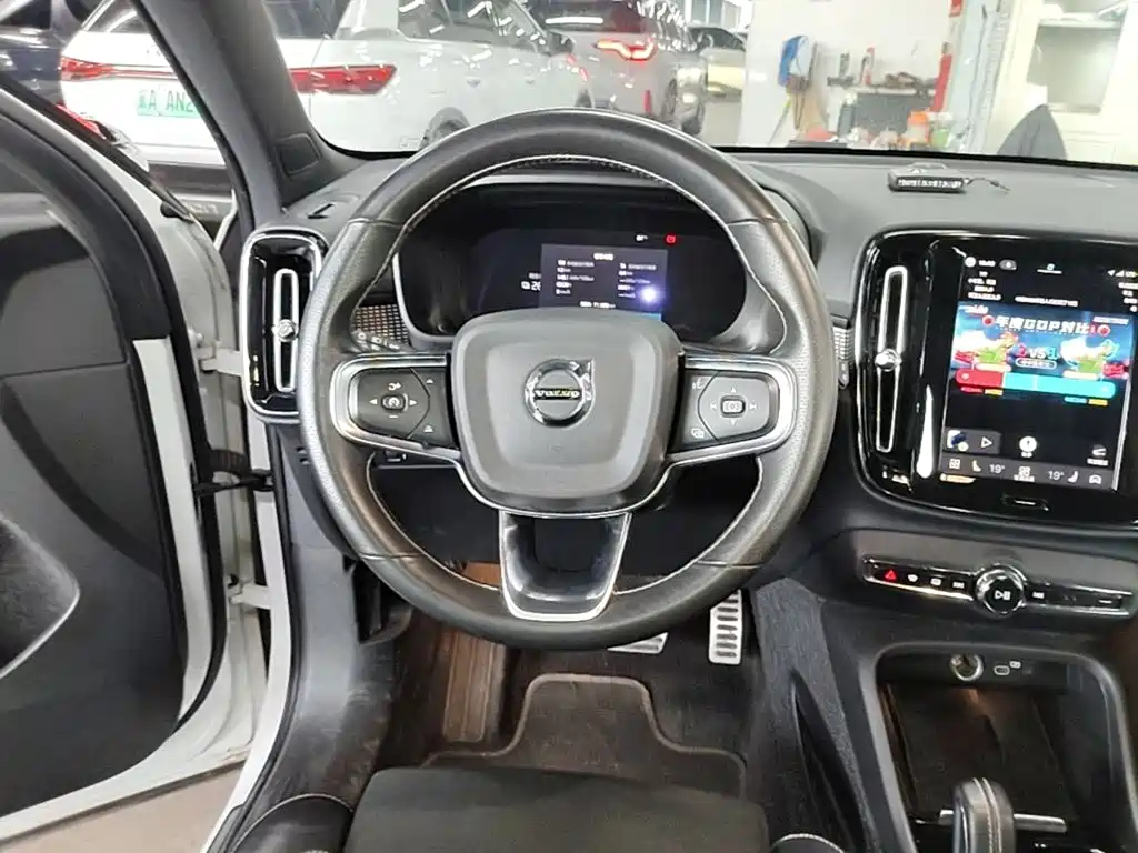 Volvo XC40 NEV 2021 — фото 11