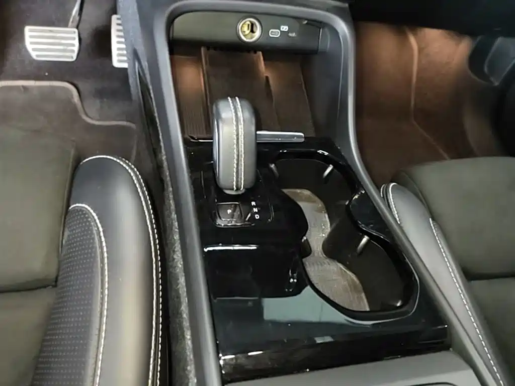 Volvo XC40 NEV 2021 — фото 14
