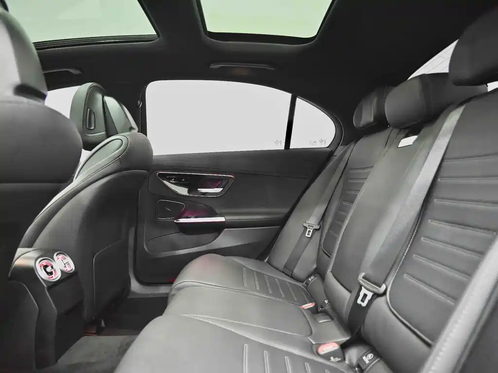 Mercedes-Benz C-Class 2024 — фото 30