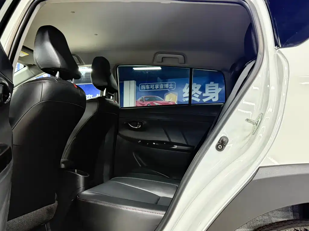 Toyota Yaris L 2023 — фото 18