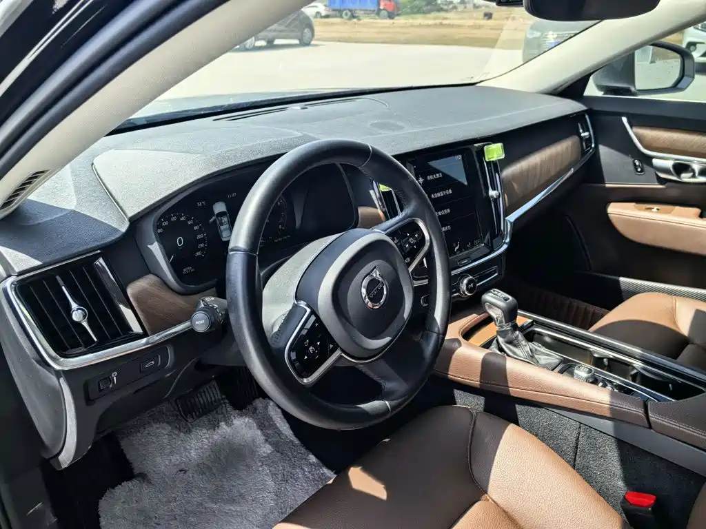 Volvo S90 2019 — фото 15