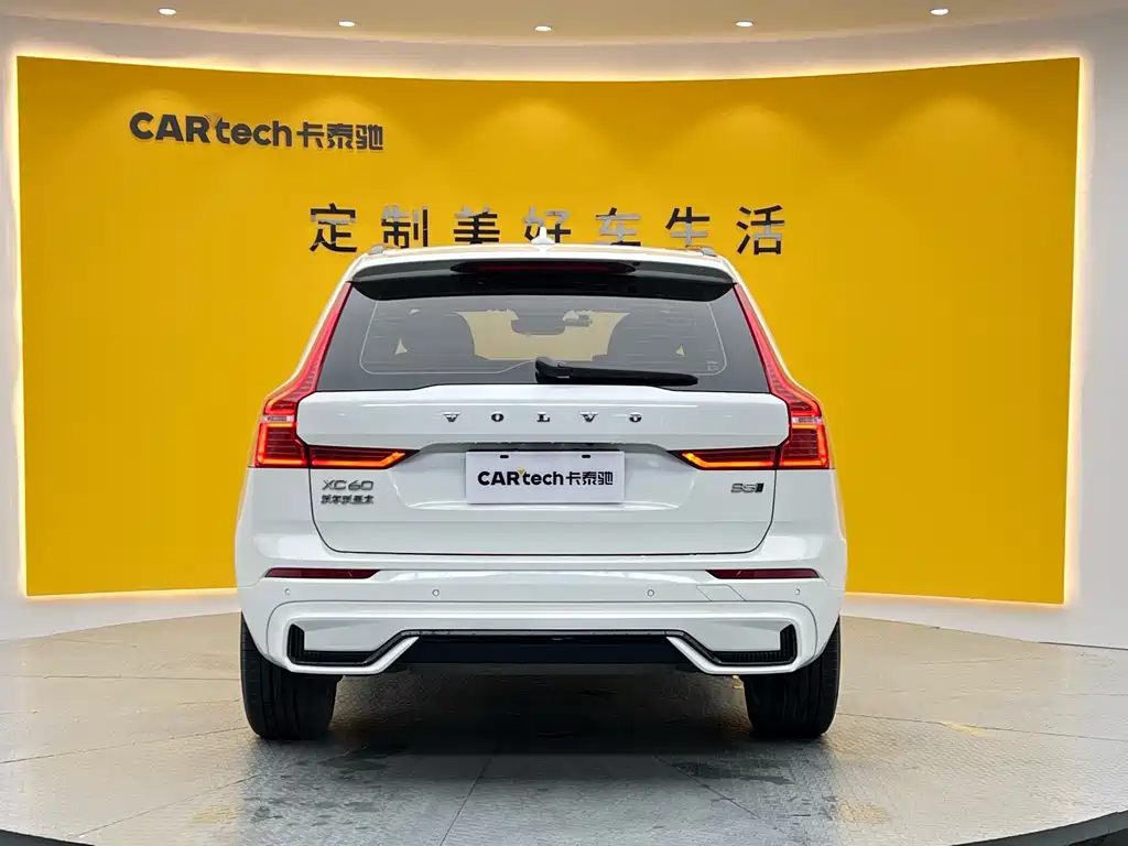 Volvo XC60 2023 — фото 30