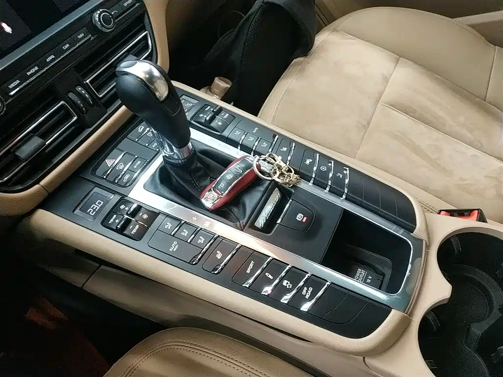 Porsche Macan 2019 — фото 10