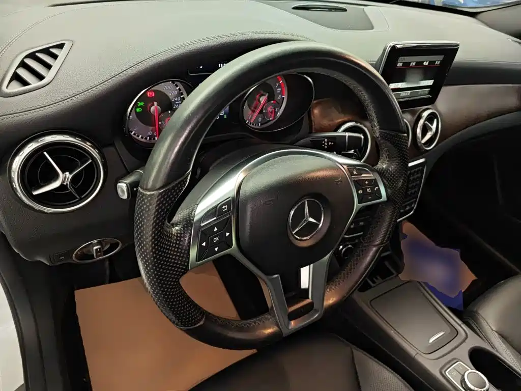 Mercedes-Benz GLA 2015 — фото 10