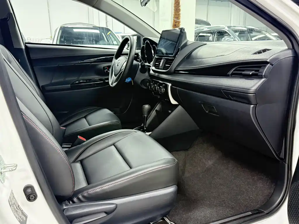 Toyota Yaris L 2023 — фото 21