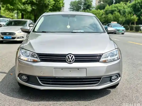 Volkswagen Sagitar 2015