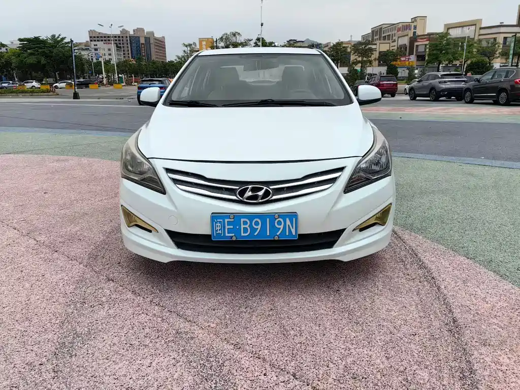 Hyundai Verna 2015 — фото 3