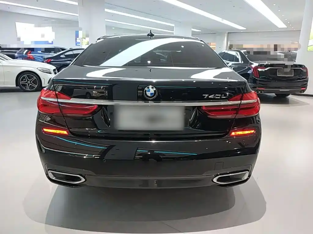 BMW 7 Series 2018 — фото 6