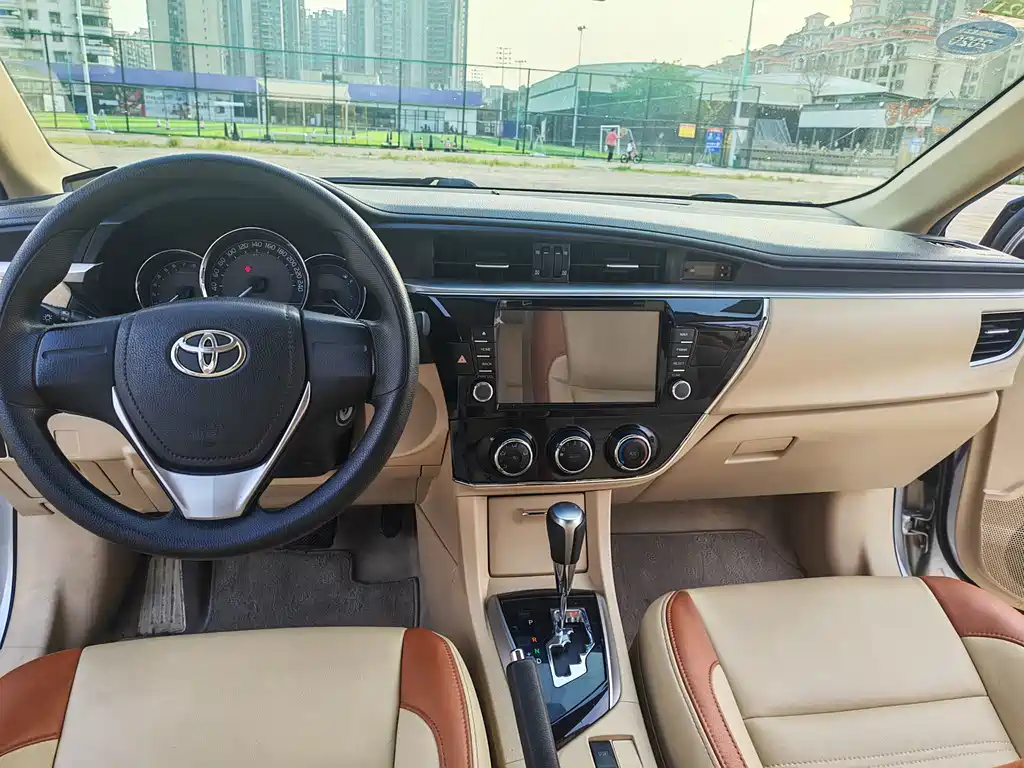 Toyota Corolla 2015 — фото 10