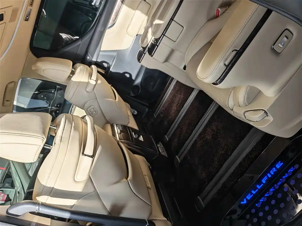 Toyota Vellfire 2022 — фото 10