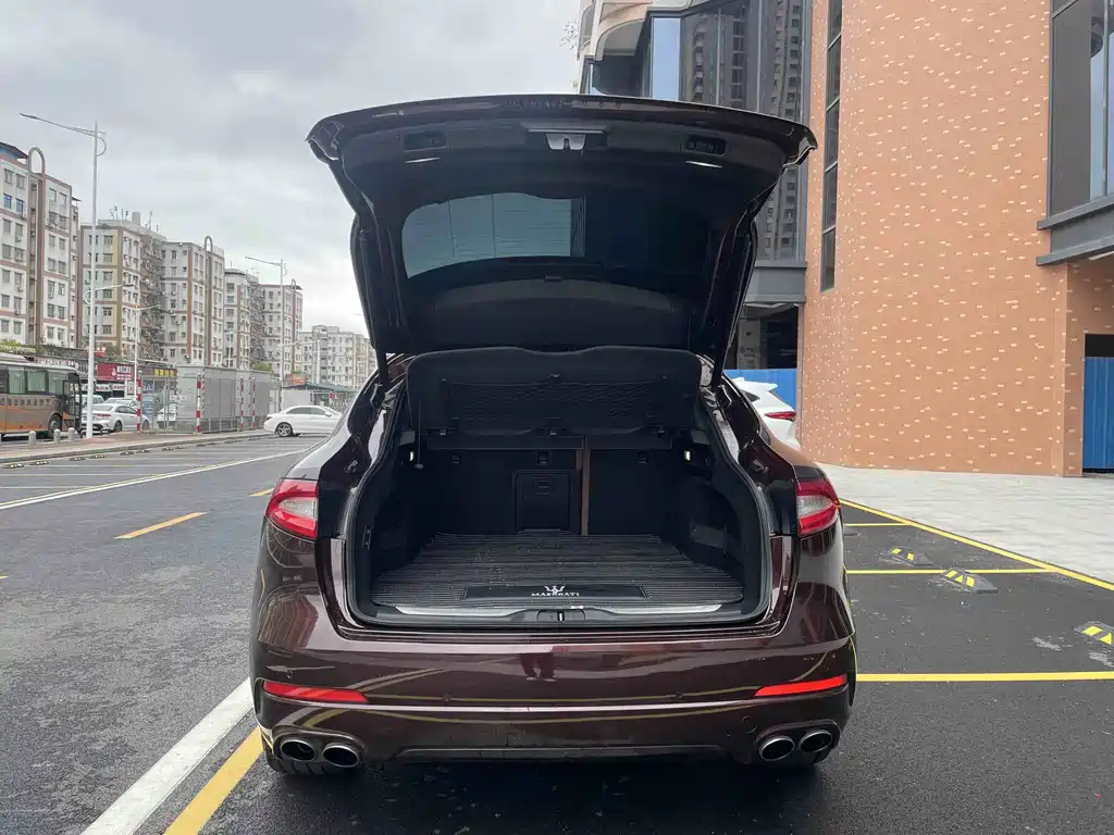 Maserati Levante 2018 — фото 19