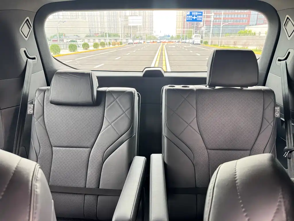 Toyota Alphard 2024 — фото 18