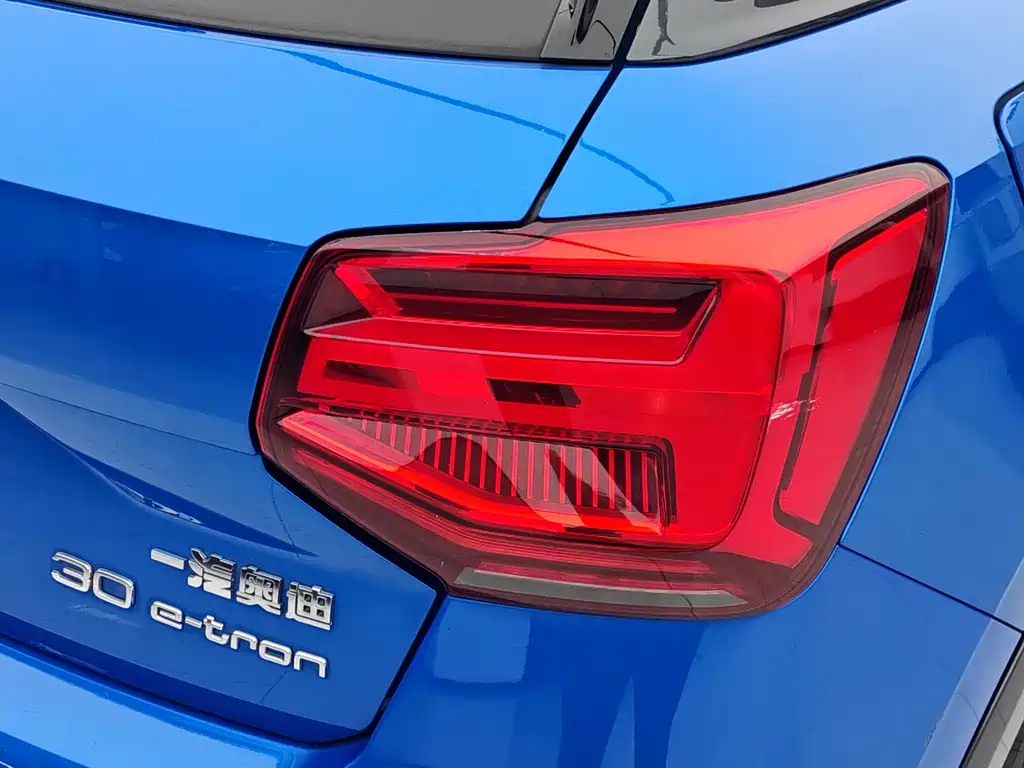 Audi Q2L E-Tron 2021